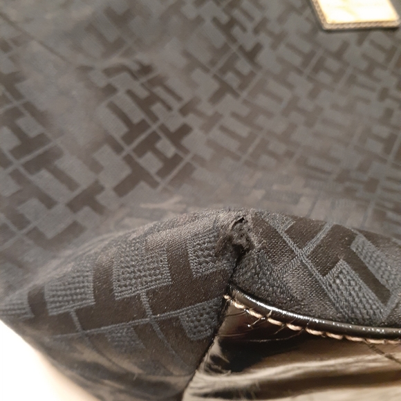 Tommy Hilfiger Tote - Picture 4 of 8